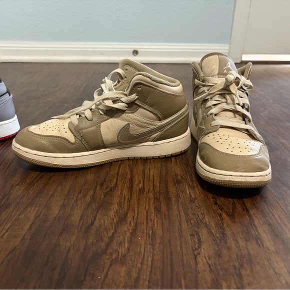 Nike Other - Nike Mid-Top Sneakers in Brown and Cream